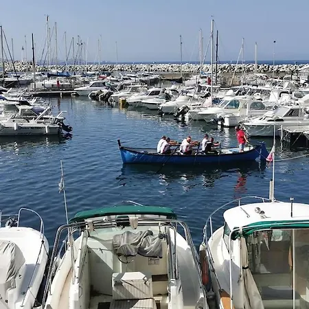 Logement Independant Renove Tres Belle Terrasse Vue Mer Port Et